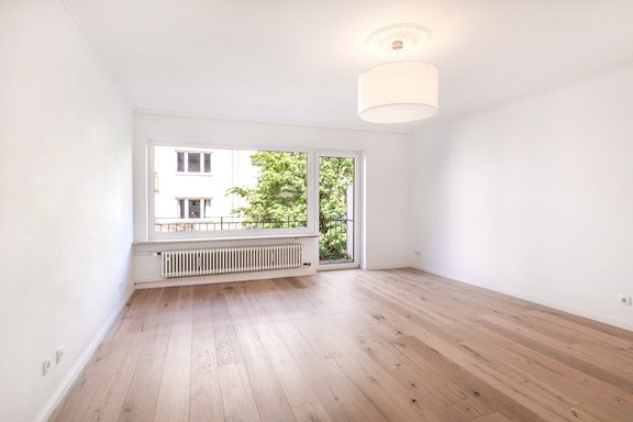 Wohn-/Esszimmer mit viel Sonne