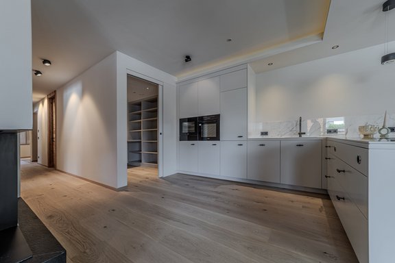 Küche und Hauswirtschaftsraum