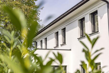 Herausragende Familienvilla mit viel Platz und idyllisch eingebettetem Südgarten