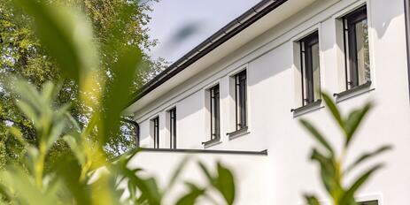 Herausragende Familienvilla mit viel Platz und idyllisch eingebettetem Südgarten