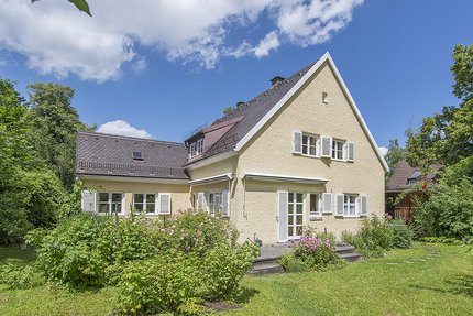 Charmanter Altbestand von der Gartenseite