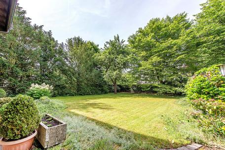 Herrliches Baugrundstück mit attraktivem Baurecht und charmantem Altbestand in bester Wohnlage