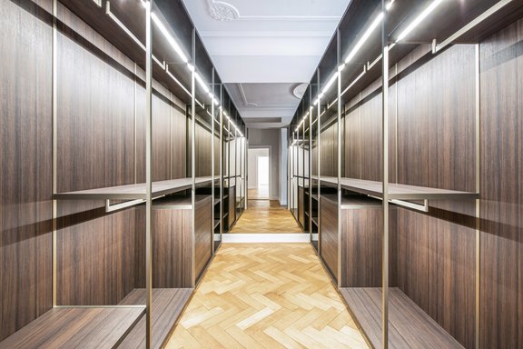 Ankleide (gegen Ablöse)