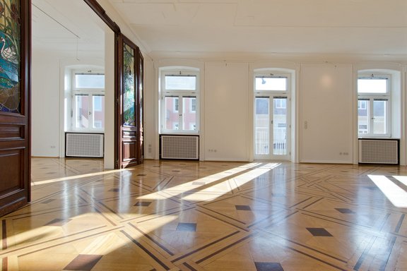 Wohnzimmer mit Nebenzimmer