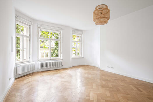 Spacious bedroom