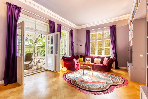 Repräsentatives Zimmer mit Loggia