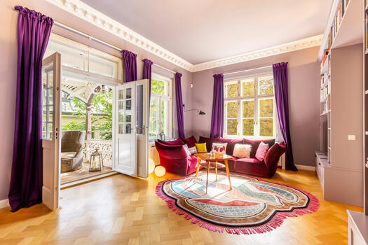 Prestigious room with loggia