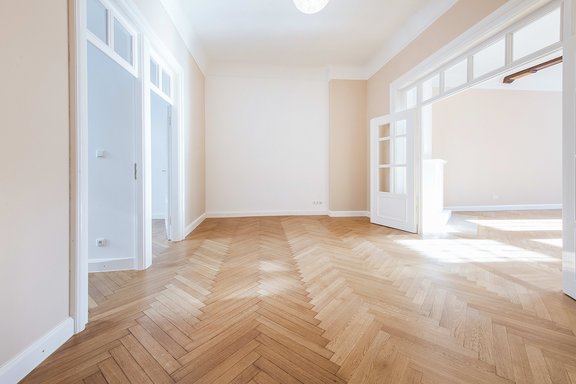 Geräumiger Essbereich mit Flügeltür zum Wohnzimmer