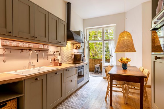 Atmospheric eat-in kitchen