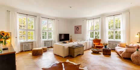 Stately 6-room apartment in Art Nouveau palace from 1912