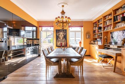 Herrschaftliche Altbauwohnung in zentraler Bestlage