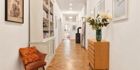 Familiengerechte Beletage über 204 m² mit Altbau-Charme und zwei Balkonen