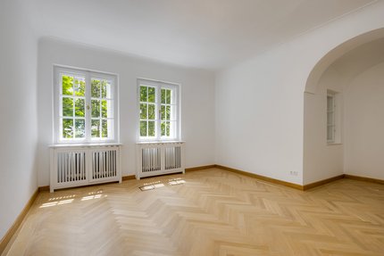 Lichtdurchflutetes Büro