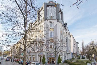 Herrschaftliche Drei-Zimmer-Stadtwohnung mit großem Westbalkon in Jugendstil-Palais von 1893