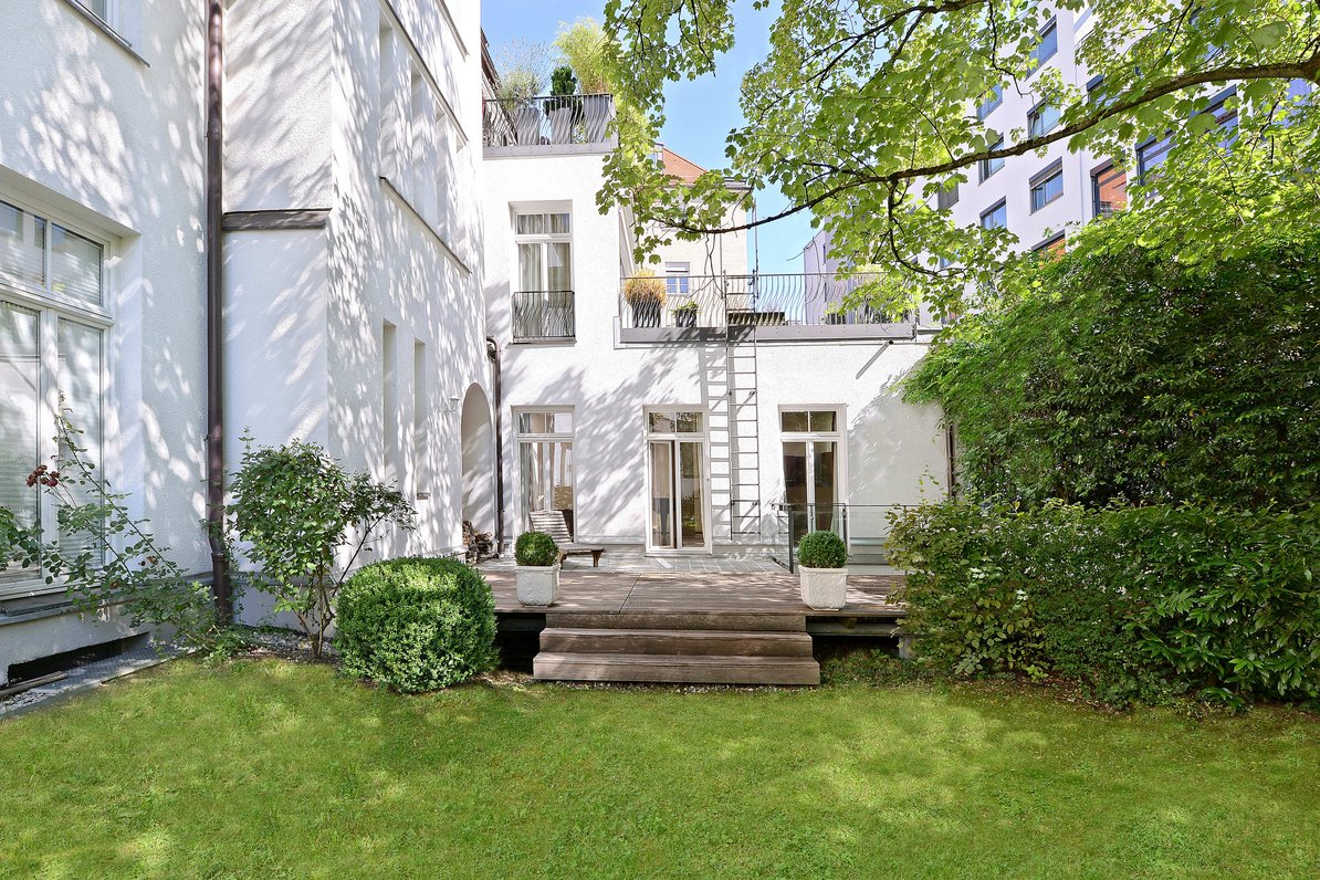 Garden apartment in courtyard location