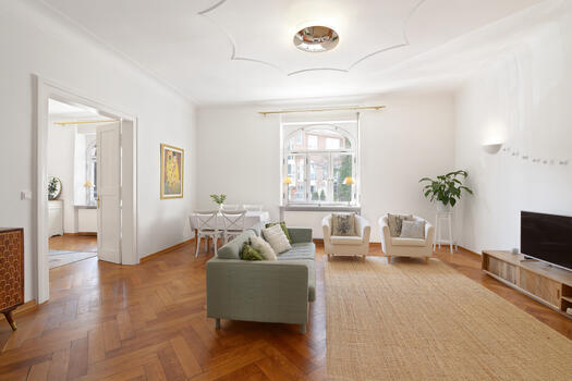 Stylish living / dining room