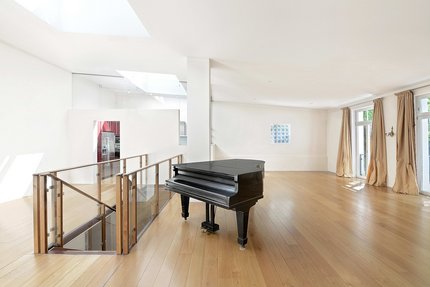 Wohnzimmer/Essbereich mit alter Küche