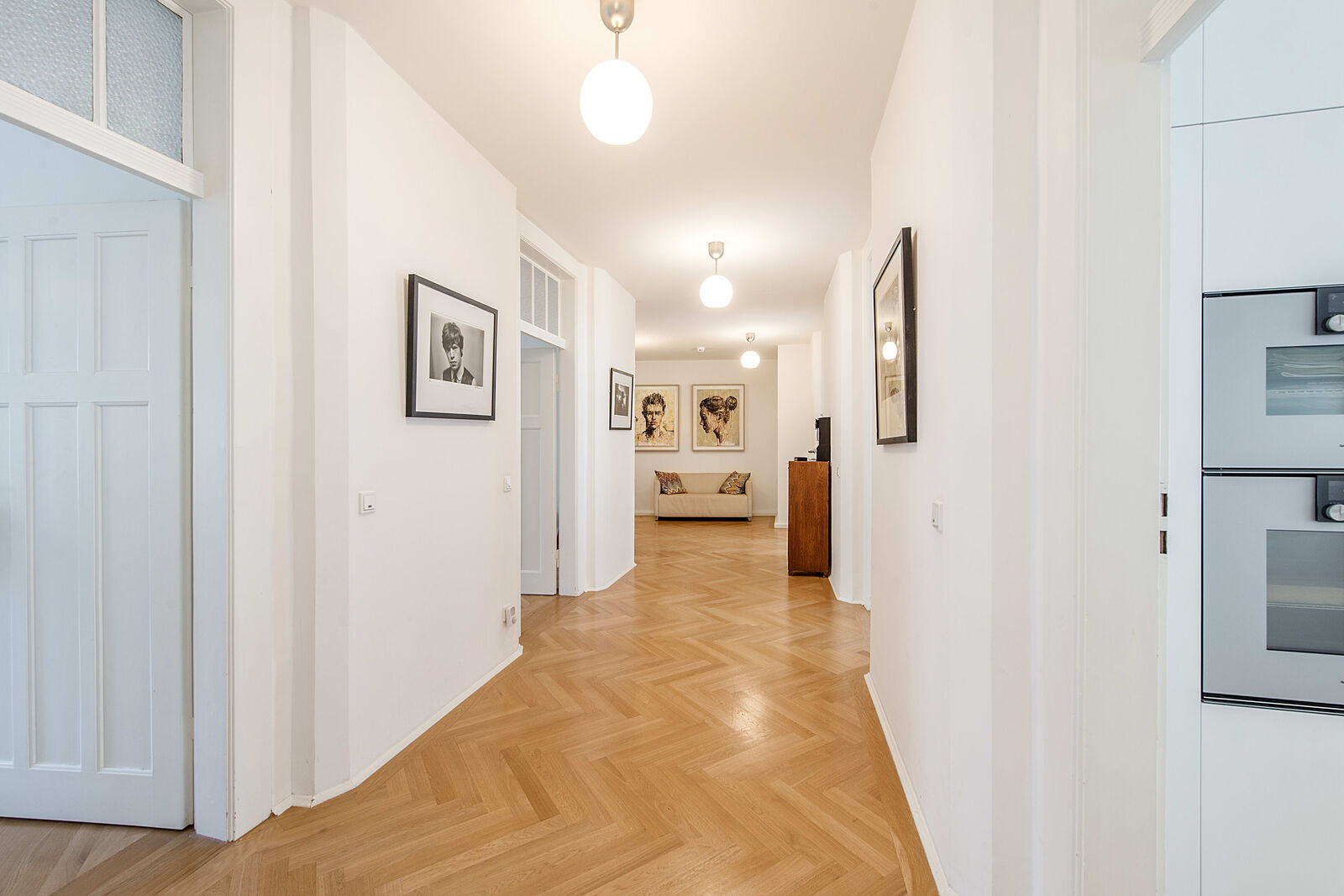 Großzügige Diele im Altbau-Stil