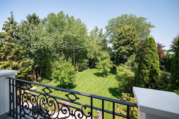 View from the balcony into the secluded garden