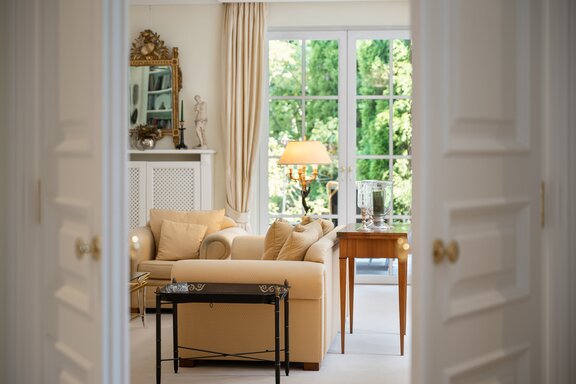 Bookcase with hinged doors