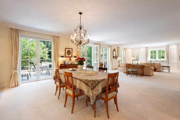 Spacious living area with access to the garden