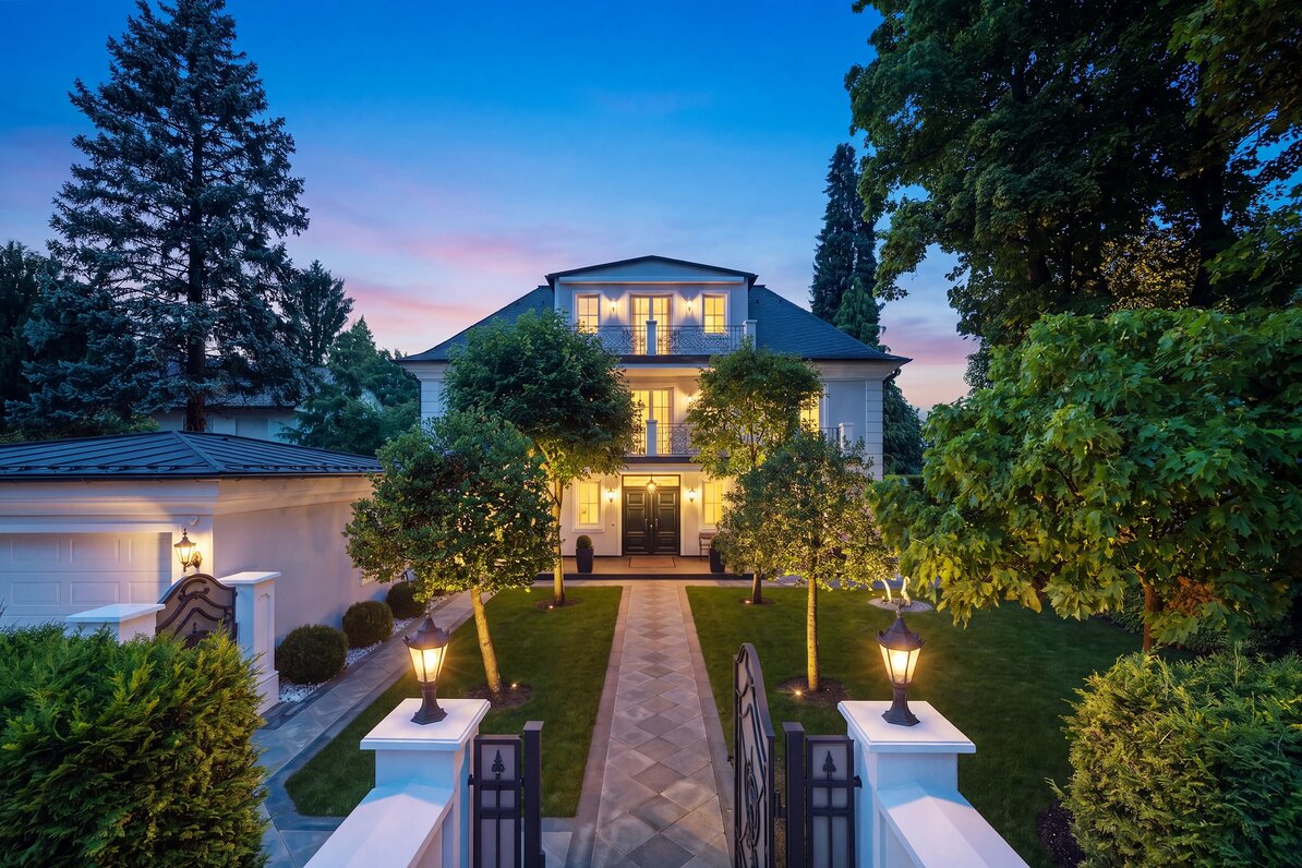 Stately villa with park-like gardens