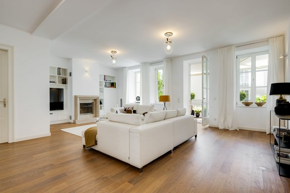 Wohnzimmer mit Kamin