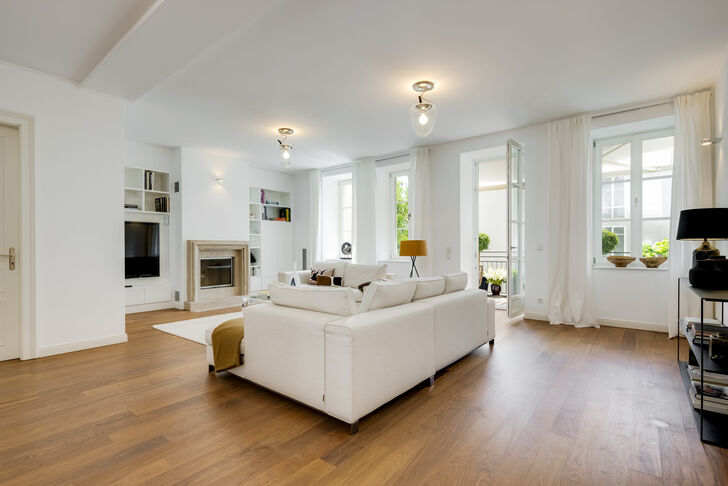 Wohnzimmer mit Kamin