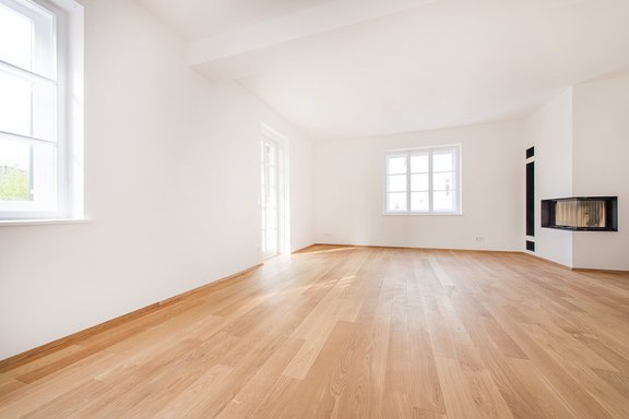 Wohnzimmer mit Kamin