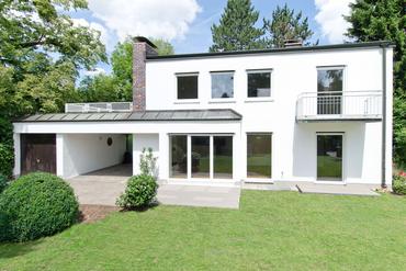 Excellent renovated family house with best equipment and beautiful south garden