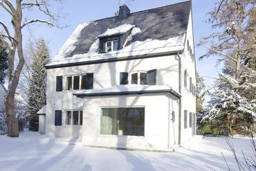 Excellent renovated family house with best equipment and south garden