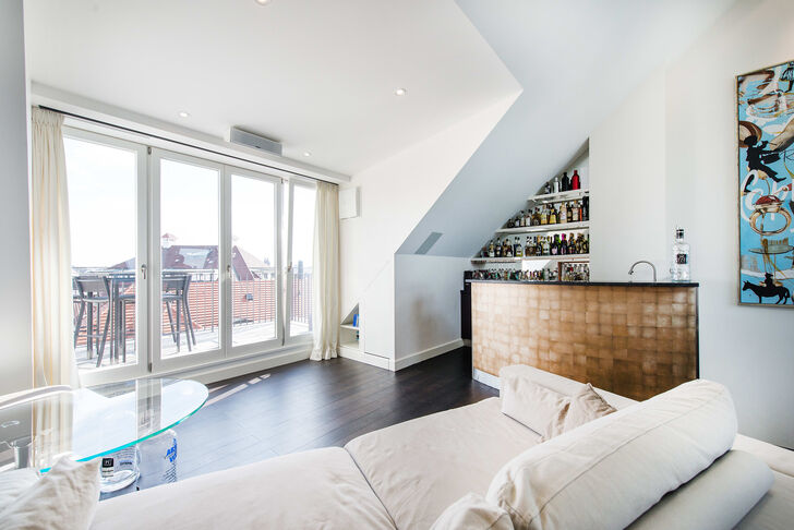 Wohnzimmer mit Bar