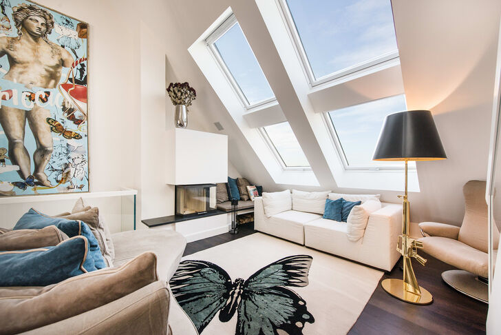 Wohnzimmer mit Kamin