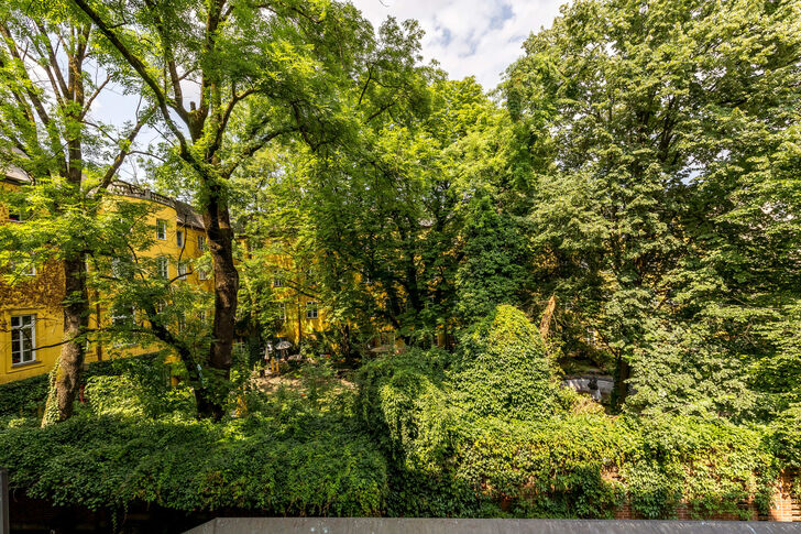 Traumblick in den Garten des Radspielerhauses