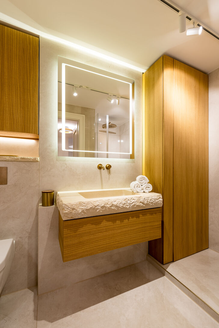 Edle Materialien im Badezimmer