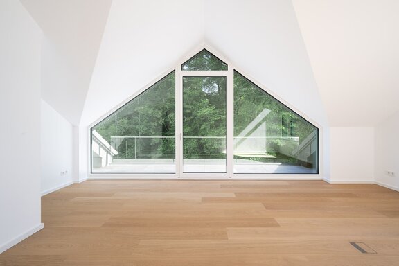 Airy Room with a Rooftop Terrace