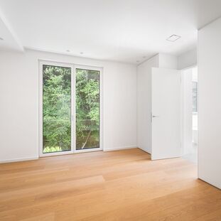 Masterschlafzimmer mit Blick ins Grüne