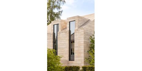 Architektonisches Highlight: Villa mit edelster Ausstattung und Traumgarten