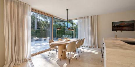Architektonisches Highlight: Villa mit edelster Ausstattung und Traumgarten