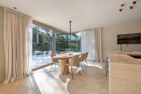 Architektonisches Highlight: Villa mit edelster Ausstattung und Traumgarten