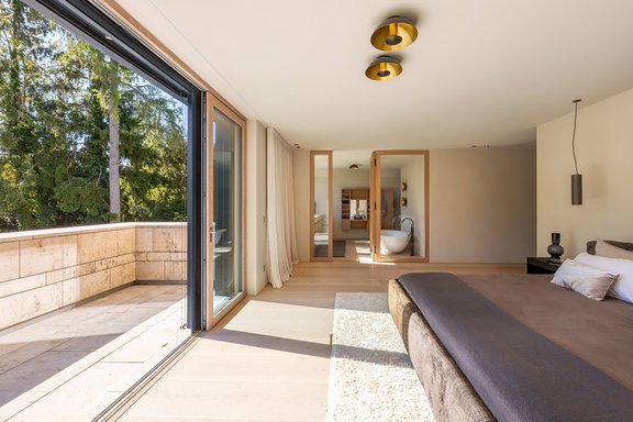Exclusive master bedroom