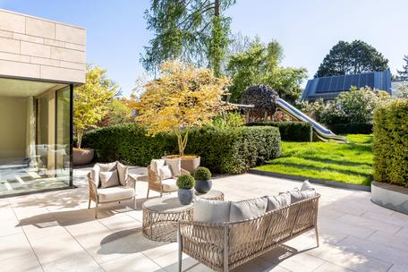 Architektonisches Highlight: Villa mit edelster Ausstattung und Traumgarten