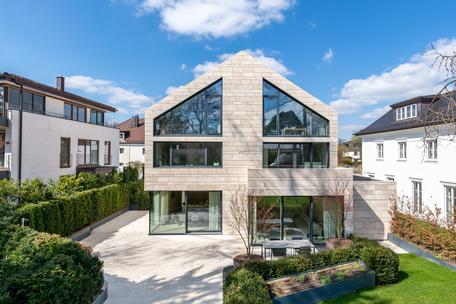 High-end family villa with top-class aesthetics and dream garden