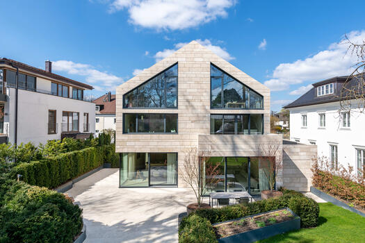 Single family house with high class aesthetics