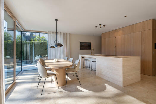 Monolithic cooking and working block in cream Roman travertine