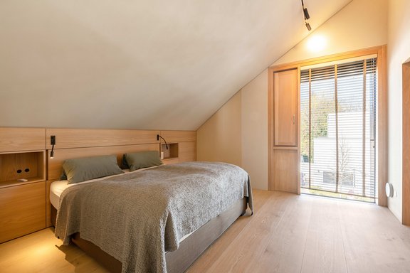 Das Gästezimmer wird durch ein en suite Badezimmer ergänzt