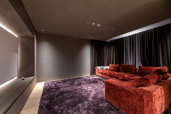 Großzügiges Heimkino mit XXL-Screen