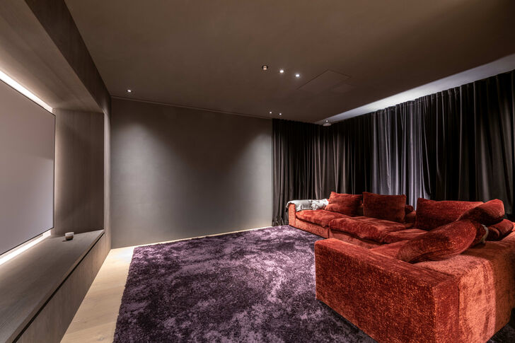 Großzügiges Heimkino mit XXL-Screen