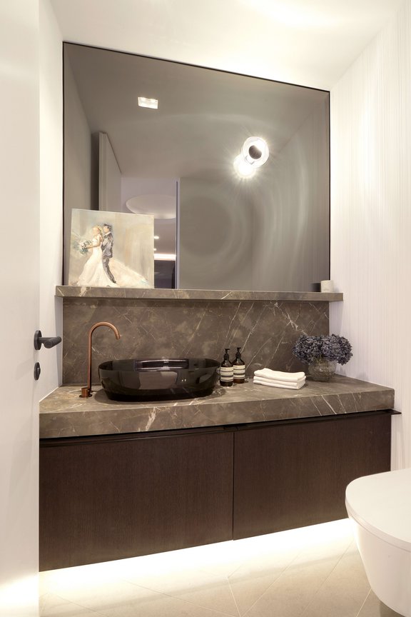 Elegant gestaltetes Gäste-WC