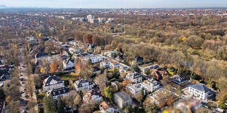 Highend-Lage Im Herzogpark: Privat zurückversetztes Baugrundstück mit Vorbescheid für Villa